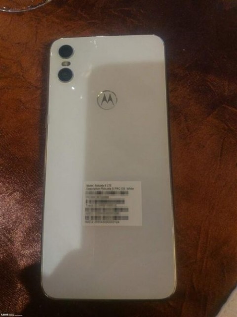 小酷手机，酷似 iPhone X 的设计感 Moto One 系列手机曝光