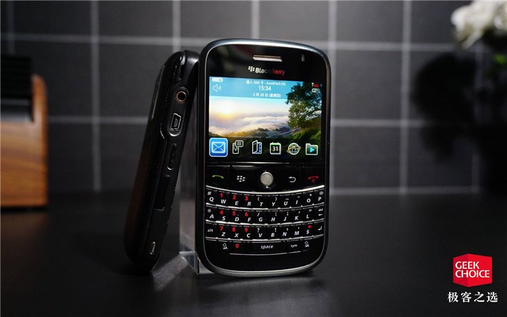 佳能手机，全键盘加轨迹球，这款十年前的黑莓让我爱上了打字谈天