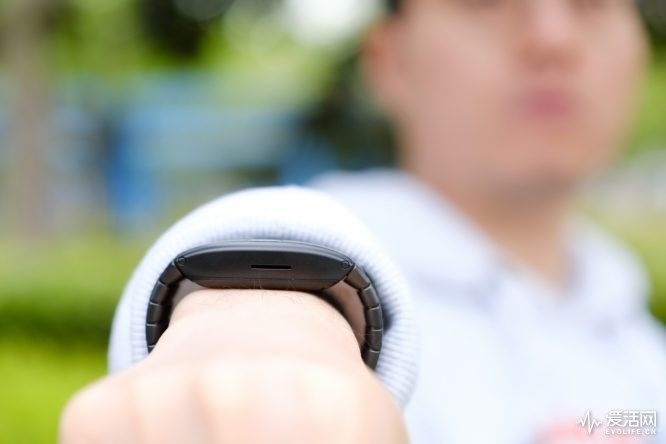 手机接收离线信息，努比亚阿尔法体验：柔性屏带来手腕上的大视野