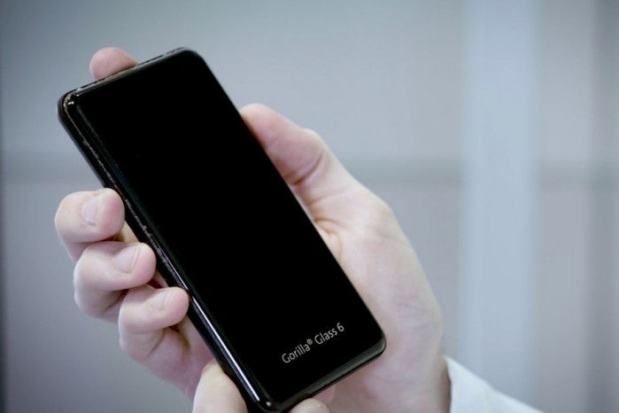 诺基亚安卓系统手机，能经受多次跌落 康宁第六代大猩猩玻璃公布