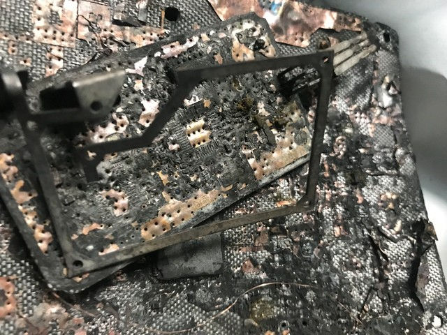 三星899手机，美一女子遭遇三星手机爆燃毁车 暂不确定是 Galaxy S4 或 S8 导致