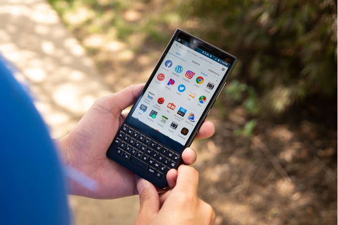 手机首次充电，黑莓 BlackBerry KEY2 在欧洲开启预购 售价 650 欧元