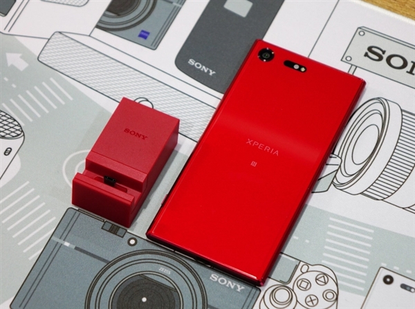经典手机铃声，限量 10000 部 索尼首款 Type-C 手机充电底座红色款绝版
