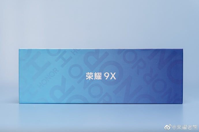 落地请开手机女主角，荣耀副总裁正式宣布荣耀 9X 手机包装盒：搭载麒麟 810 芯片