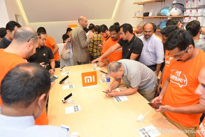 如何选购手机，小米把店开到了迪拜 一台 MIX 竟卖 5600
