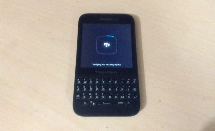 伯爵手机，黑莓彻底放弃 BlackBerry 系统 两年后关闭