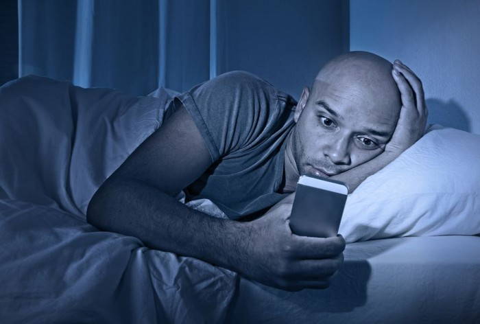 步步高音乐手机主题，有研究称：午夜短时间的手机光不会影响睡眠