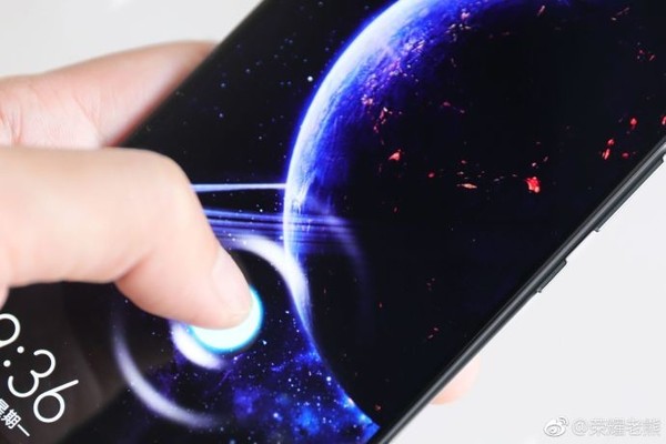 无边框手机，官方曝荣耀 Magic 2 真机细节 配备屏下指纹