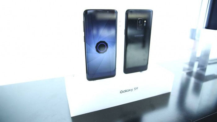 电信双模手机，三星 Galaxy S9/S9+发布会图赏：广州小蛮腰上都写上了 S9