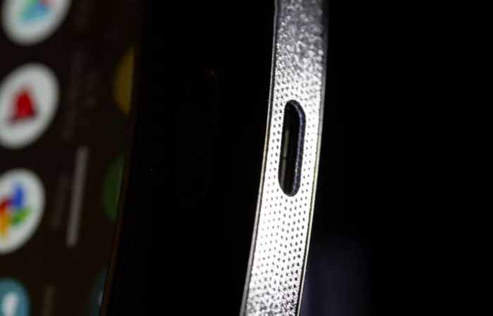 360手机助手官网，摩托罗拉 Razr 5G 版曝光：骁龙 765+8GB 运存，将于 9 月公布