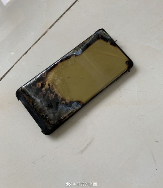 手机高清壁纸，三星 Galaxy S10 国行版爆炸了：烟气不停