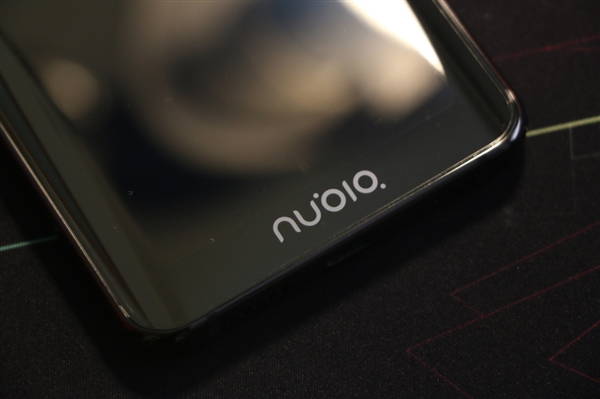 手机壳镶钻，努比亚 Z20 公布：双曲面柔性屏 骁龙 855Plus 加持