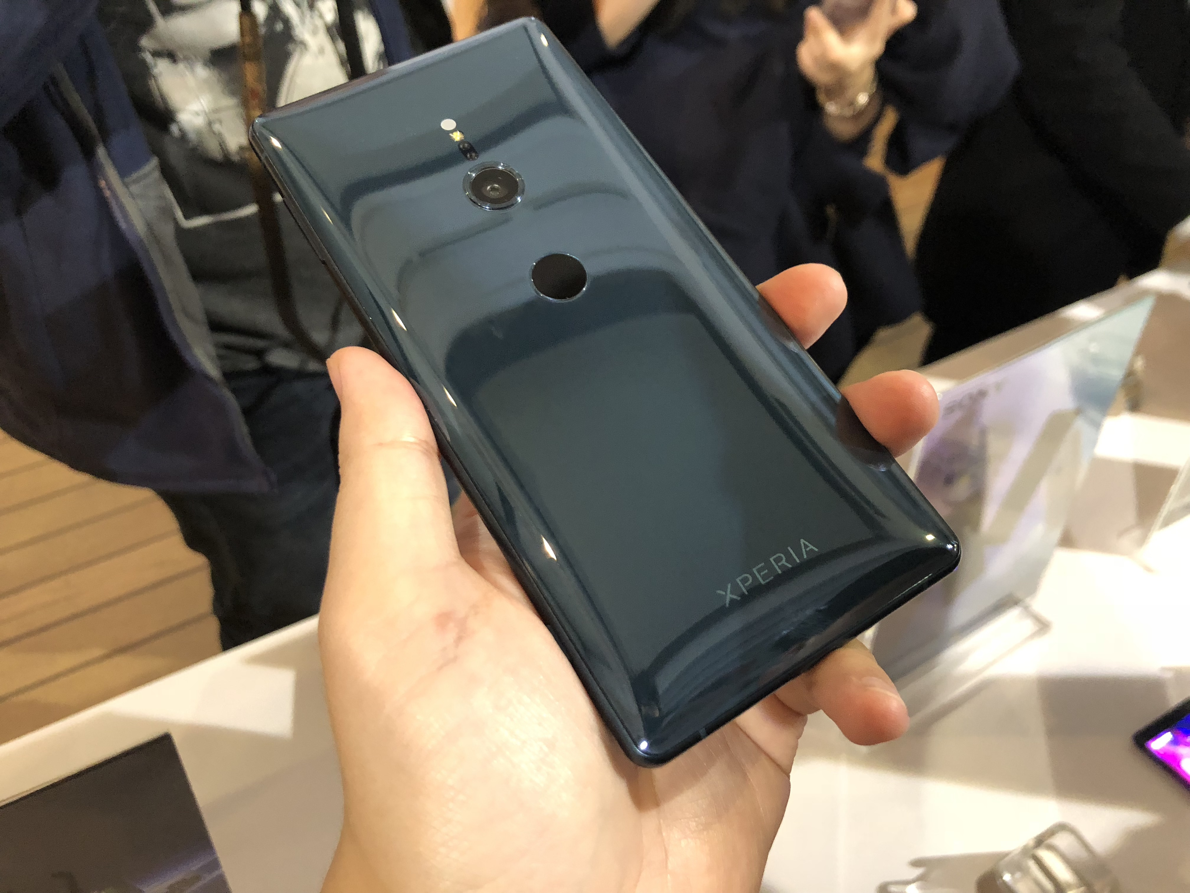 三g手机，索尼 XZ2 香港订价 6198 港币，外观大改终上周全屏