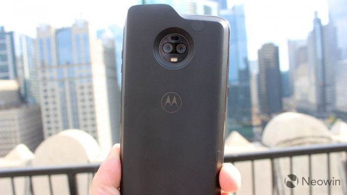 奢侈品手机，首款 5G 手机 Moto Z3 现场真机上手