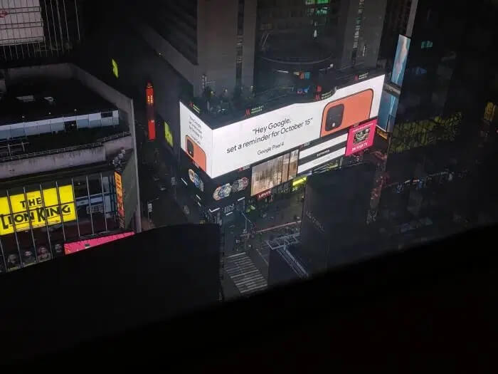 三星手机报价，外媒：纽约时代广场提前曝光 Google Pixel 4 手机配色