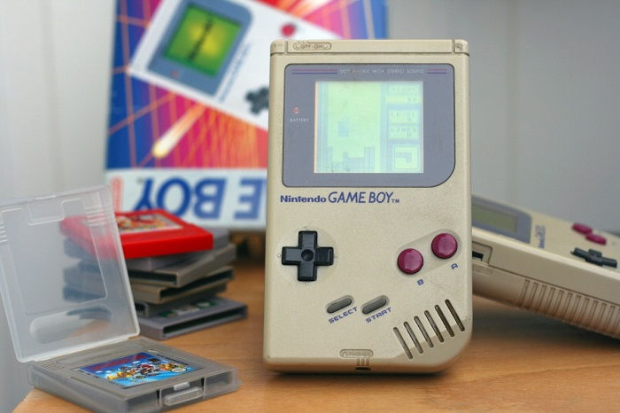 苹果手机怎么下载东西，庆祝日版 Game Boy 推出 30 周年：GB Studio 带你零基础制作复古游戏