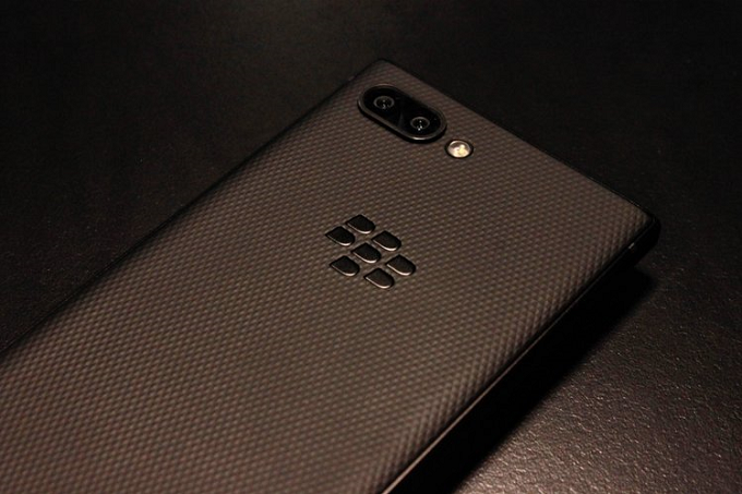 烘手机，黑莓公布 BlackBerry KEY2 的官方预览视频