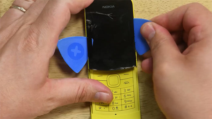 手机营销策划案，iFixit 把诺基亚香蕉机 8110 4G 拆了，内里实在很简单