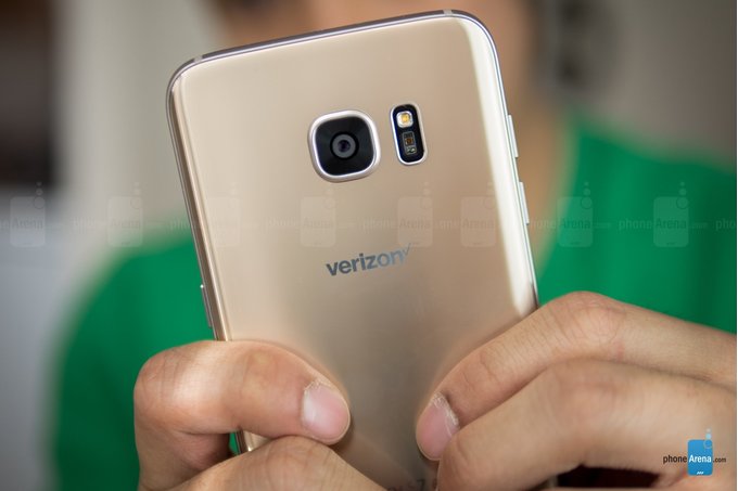 手机拍照拍下外星人，Verizon 终于为 Galaxy S7 和 Galaxy S7 Edge 公布 Android Oreo 更新