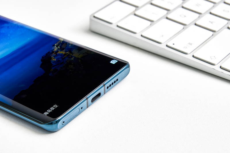 手机qq聊天记录导出，华为 P30 Pro 墨玉蓝版本真机图赏：高光明面+哑光雾面拼接设计