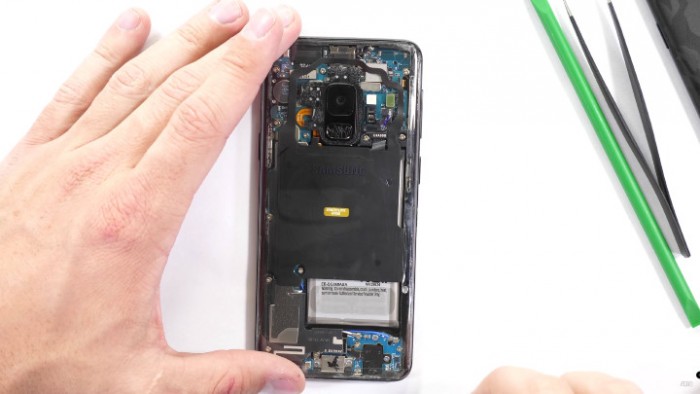 手机新款，[视频] 看外洋大神在 Galaxy S9 上革新透明背板
