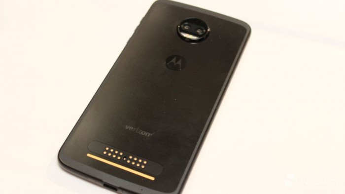 5g手机上市了多少钱，Moto Z2 Force 真机上手：亮点是不会碎的屏