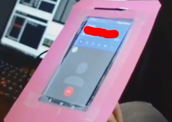 发短信到手机，[视频]T-Mobile 拨出首个 600MHz 频段电话：意外曝光疑似 LG V30 装备