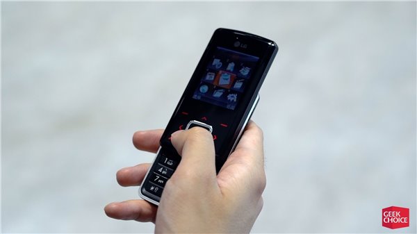 诺基亚女士手机，LG“一碰你就酡颜” 的巧克力手机，13 年后依旧让人心动