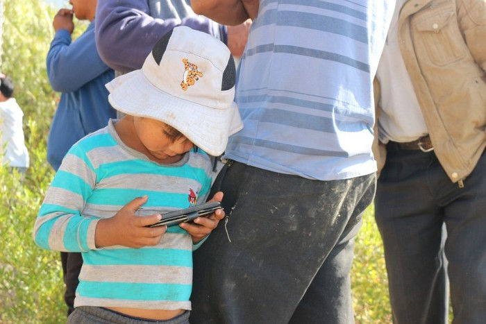 手机牧场，新华社：小心被手机游戏占有的农村学校课间 10 分钟