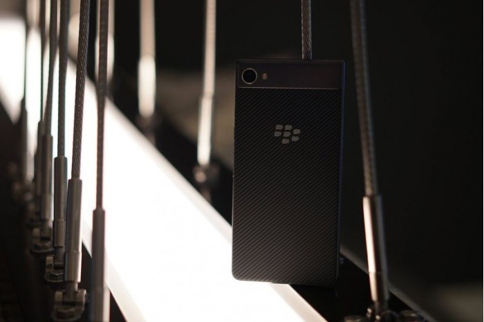 戴尔手机，黑莓宣布在美国推出 BlackBerry Motion 智能手机和青铜版 KeyOne 智能手机