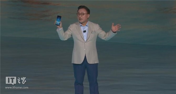 泡泡网手机频道，三星电子总裁高东真：将全球推出首款可折叠智能手机