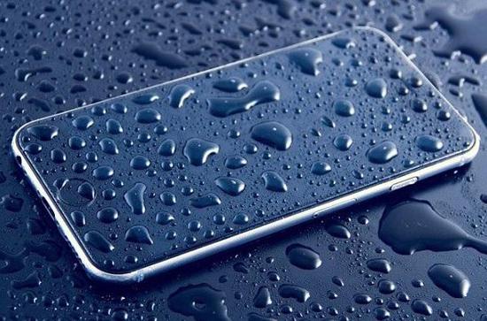 苹果5手机软件下载，手机屏幕沾水后会失灵？” 手机贴膜” 不背锅