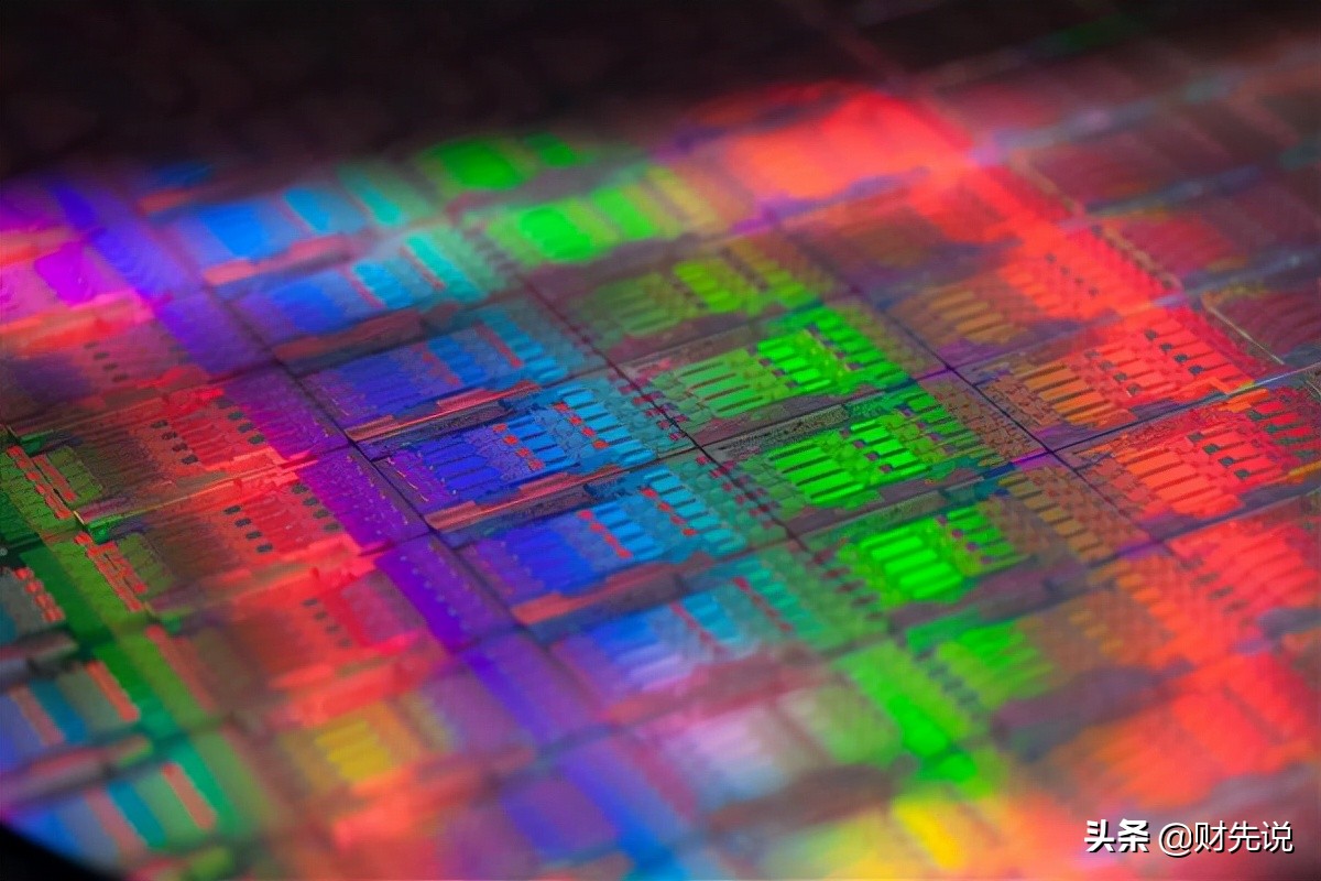 光子芯片有哪些（首款光子芯片问世，算力比GPU快数百倍）