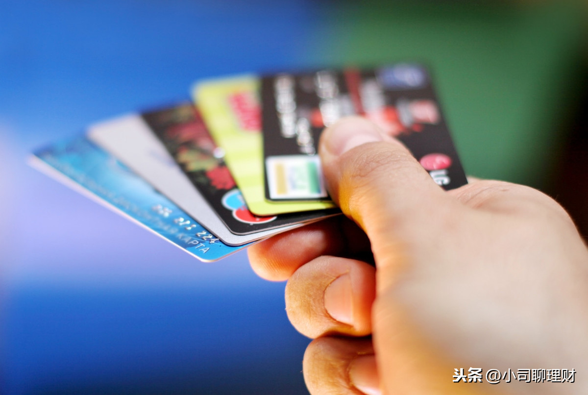 借记卡和储蓄卡的区别有哪些（借记卡和储蓄卡的注意事项有哪些）